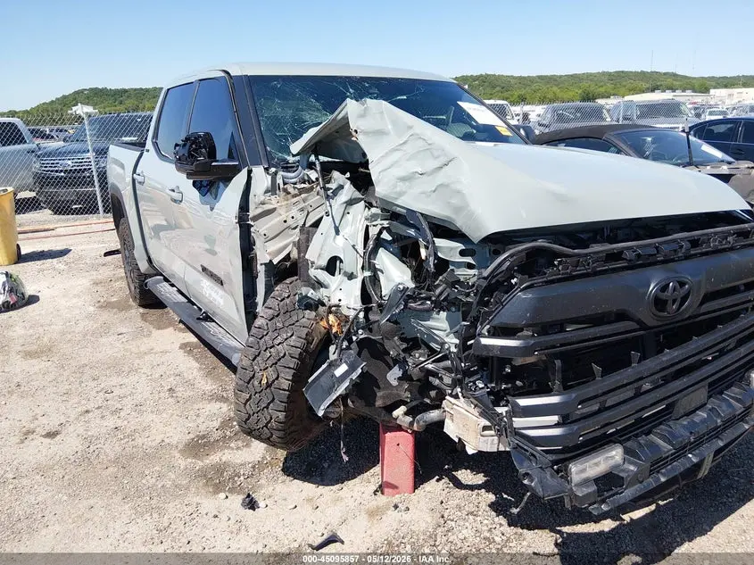 2026 TOYOTA TUNDRA SR5 CREWMAX 5.5' BED