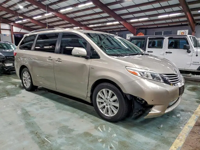 2017 TOYOTA SIENNA XLE  