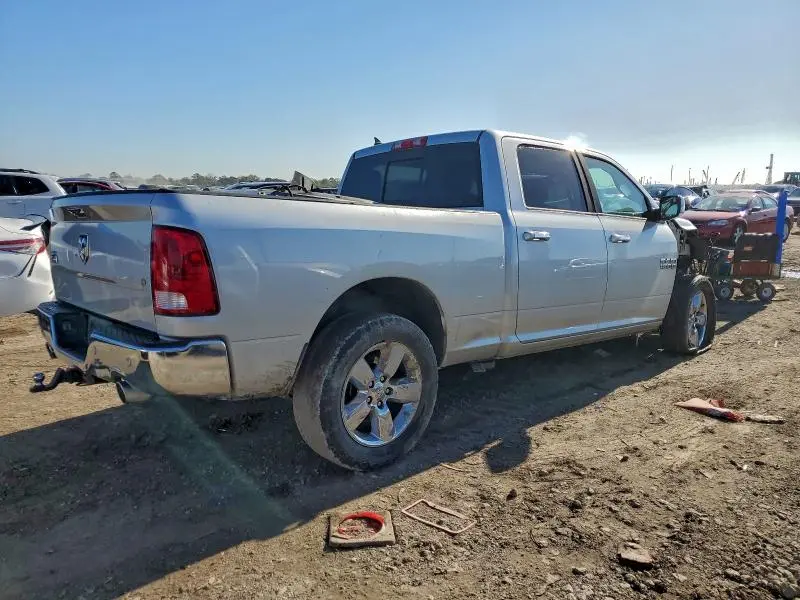 2016 RAM 1500 SLT  