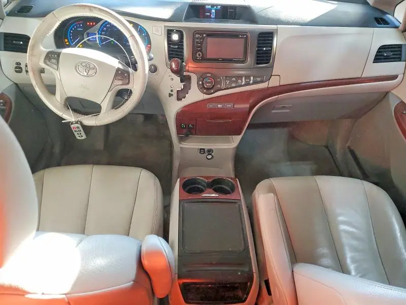 2014 TOYOTA SIENNA XLE 8-PASSENGER  