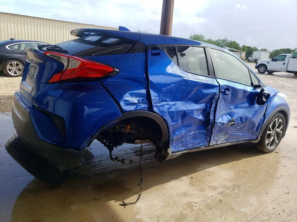 2021 TOYOTA C-HR XLE  