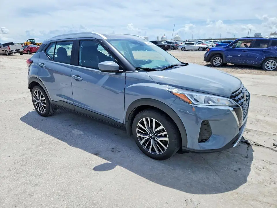 2021 NISSAN KICKS SV  