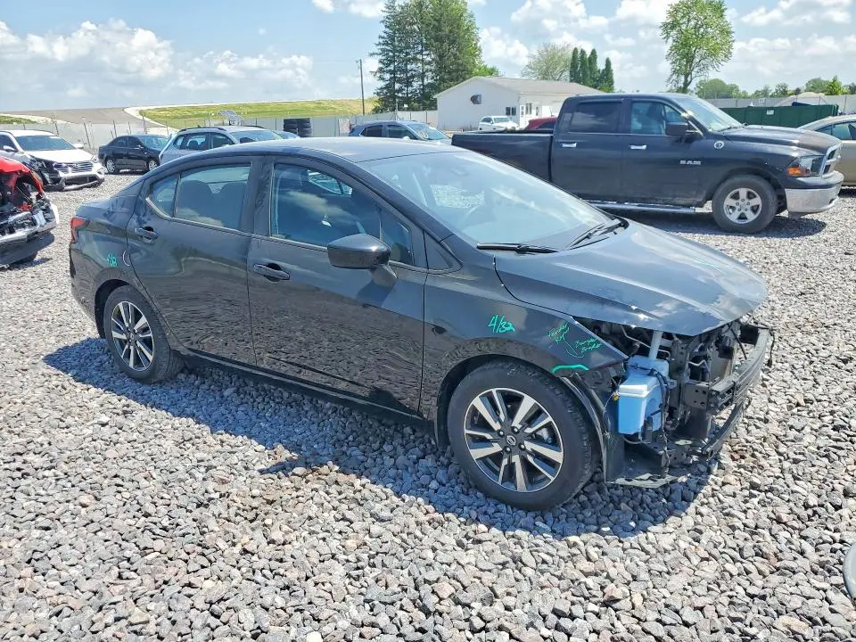 2022 NISSAN VERSA SV  