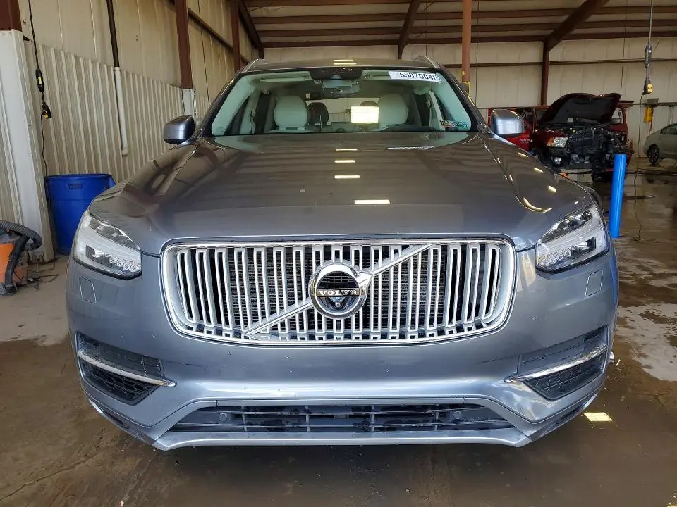 2017 VOLVO XC90 T8  