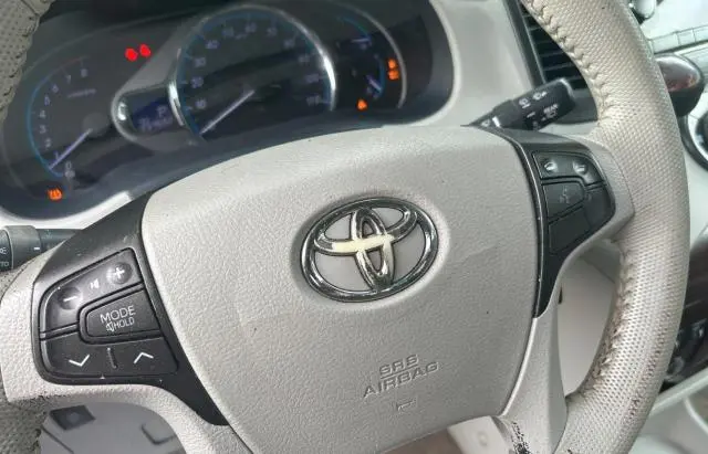 2012 TOYOTA SIENNA XLE  