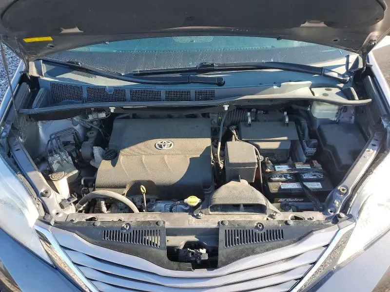2015 TOYOTA SIENNA XLE 8-PASSENGER  