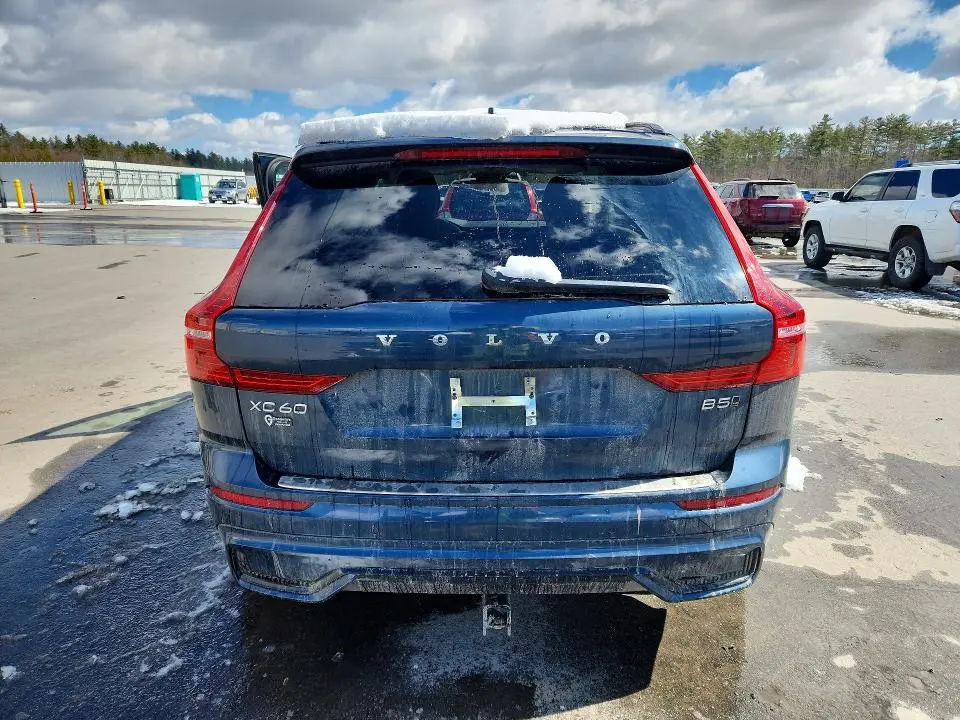 2024 VOLVO XC60 CORE  