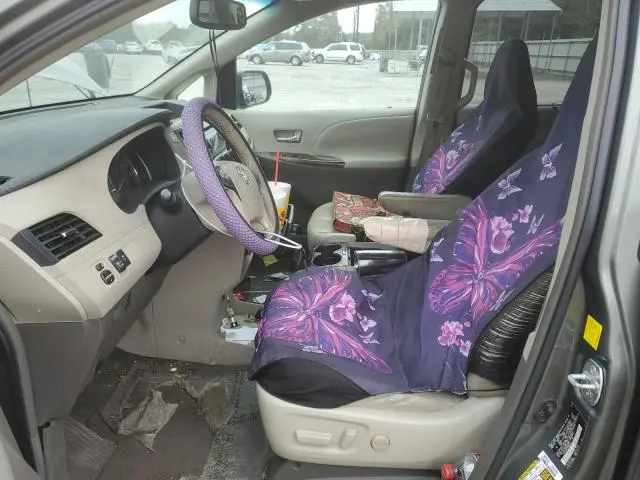 2011 TOYOTA SIENNA XLE  