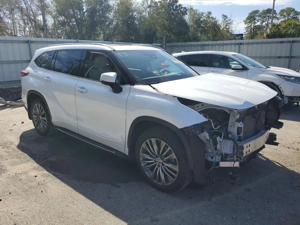 2022 TOYOTA HIGHLANDER PLATINUM  