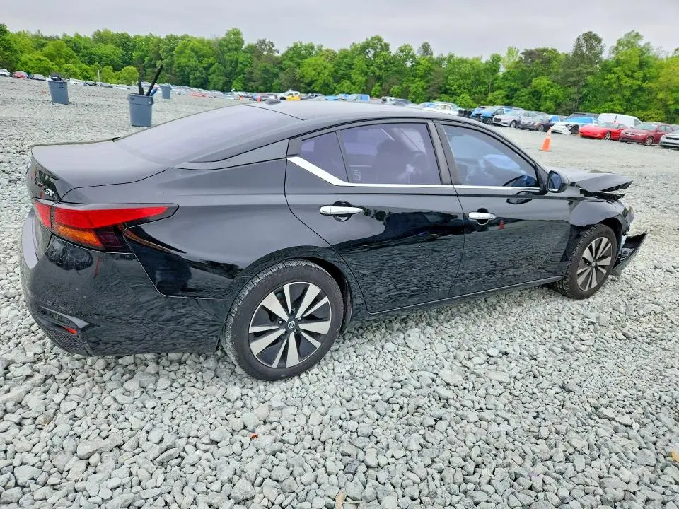 2021 NISSAN ALTIMA SV  