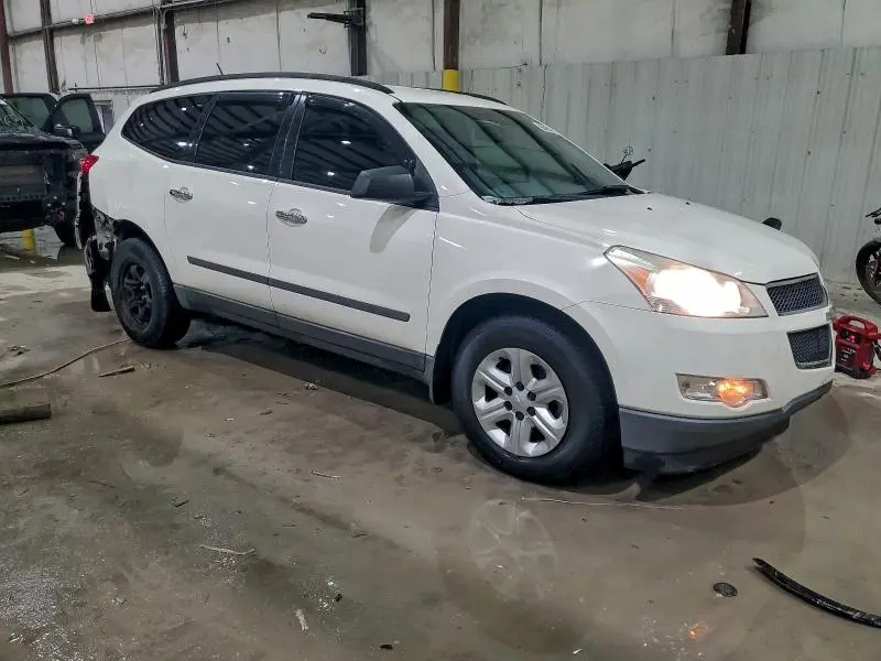 2010 CHEVROLET TRAVERSE LS  