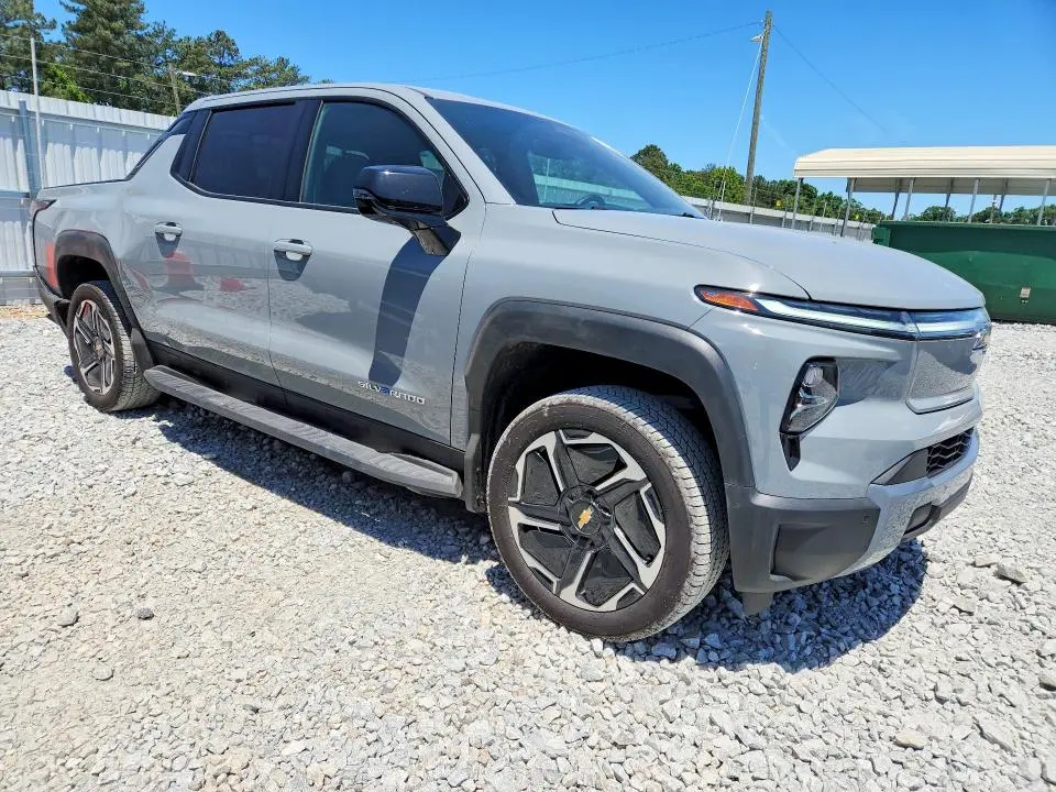 2025 CHEVROLET SILVERADO LT  