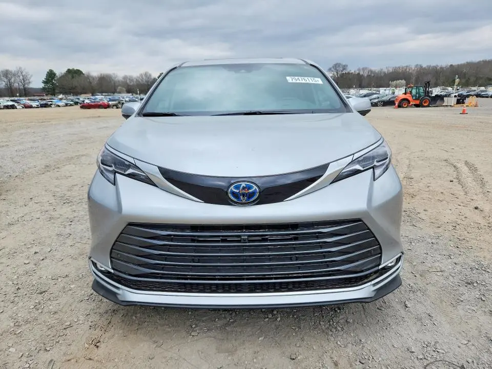 2025 TOYOTA SIENNA PLATINUM 7-PASSENGER  