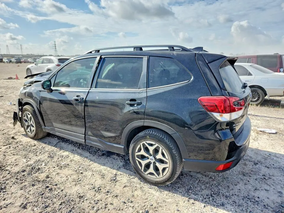 2022 SUBARU FORESTER PREMIUM  
