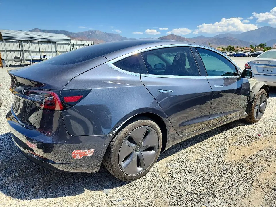 2018 TESLA MODEL 3   