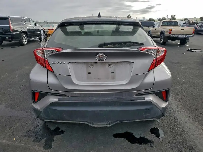 2020 TOYOTA C-HR XLE  