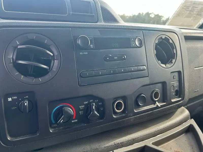 2011 FORD ECONOLINE E450 SUPER DUTY CUTAWAY VAN  