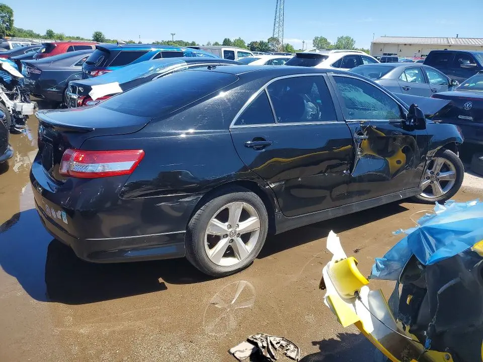 2011 TOYOTA CAMRY SE  