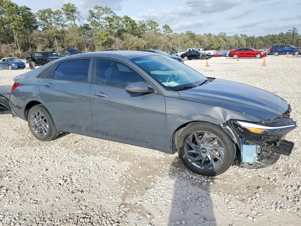 2024 HYUNDAI ELANTRA SEL  