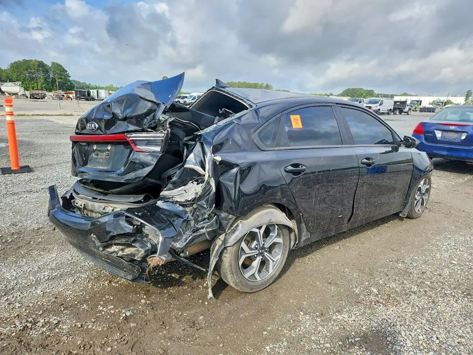 2021 KIA FORTE LXS  