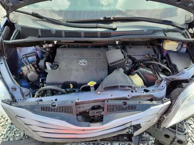 2015 TOYOTA SIENNA XLE 8-PASSENGER  