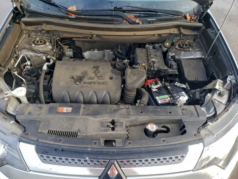 2020 MITSUBISHI OUTLANDER SE  