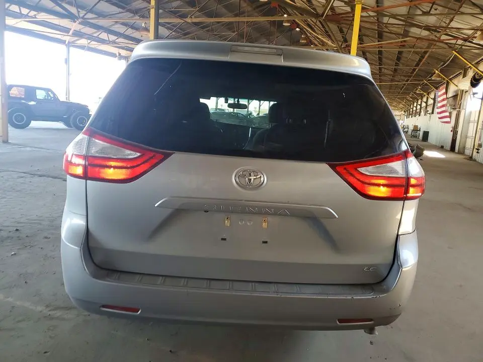 2016 TOYOTA SIENNA LE  