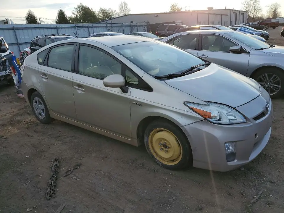 2010 TOYOTA PRIUS III  