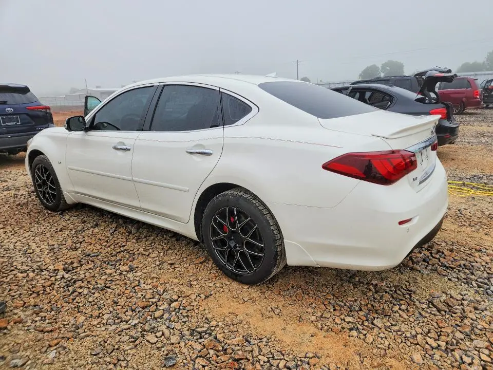 2019 INFINITI Q70 3.7 LUXE  