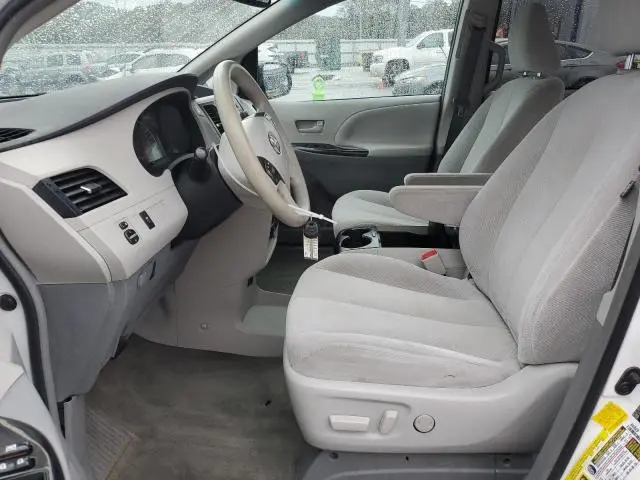 2013 TOYOTA SIENNA LE  