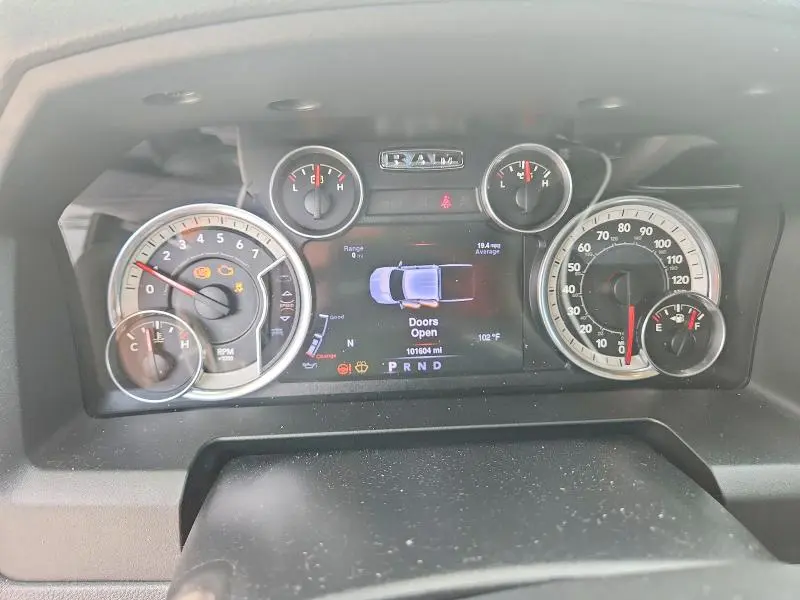 2016 RAM 1500 SLT  