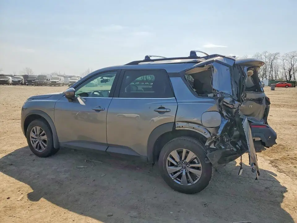 2025 NISSAN PATHFINDER SV  