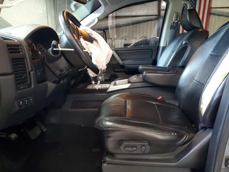 2013 NISSAN TITAN SV  