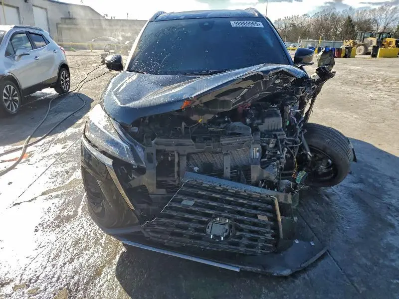 2024 NISSAN KICKS SR  