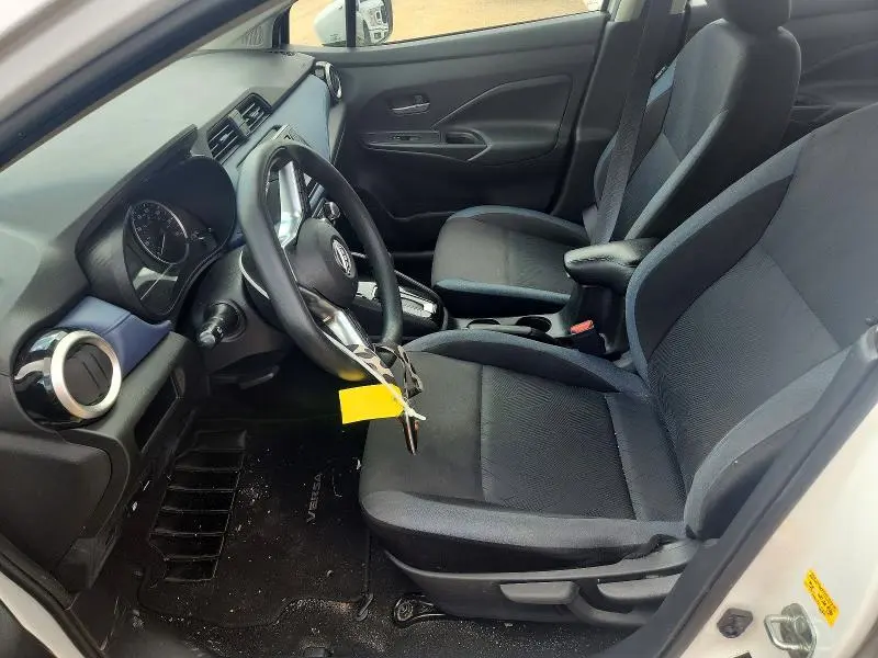 2023 NISSAN VERSA SV  