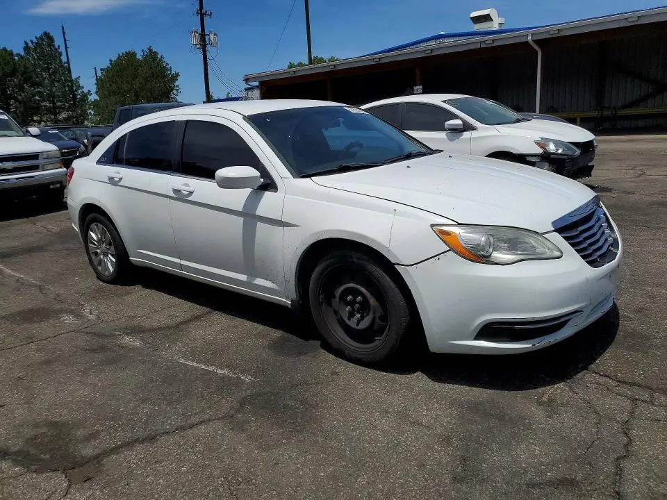 2013 CHRYSLER 200 LX  