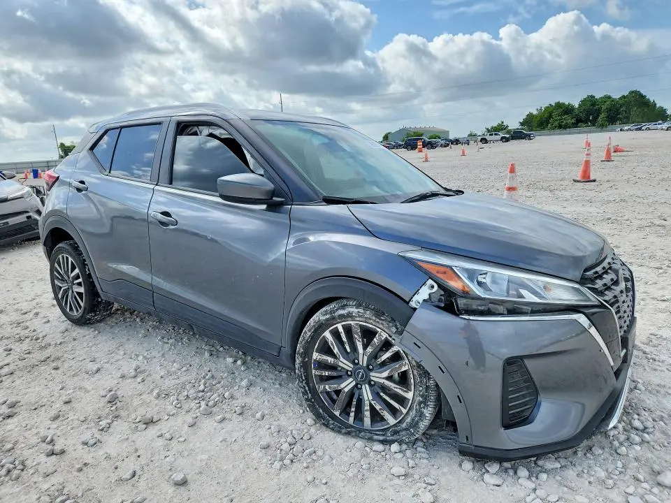 2022 NISSAN KICKS SV  