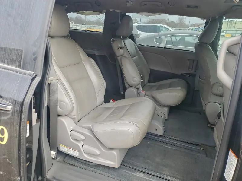 2015 TOYOTA SIENNA XLE  