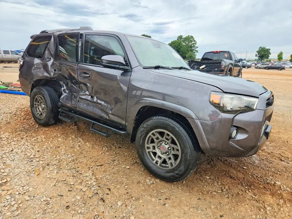 2020 TOYOTA 4RUNNER SR5  