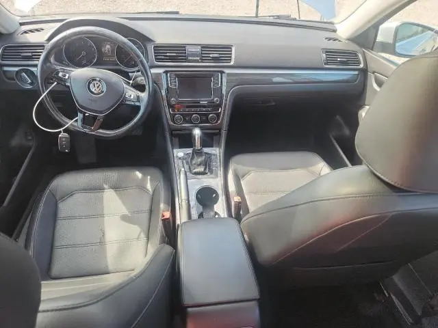 2018 VOLKSWAGEN PASSAT SE  