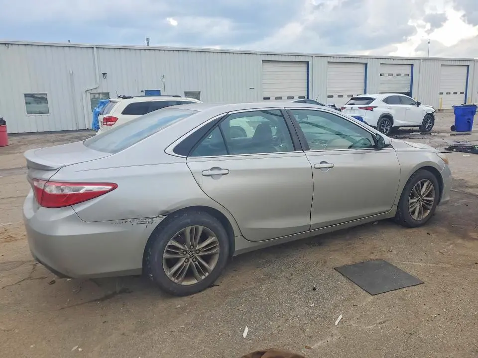 2016 TOYOTA CAMRY SE  