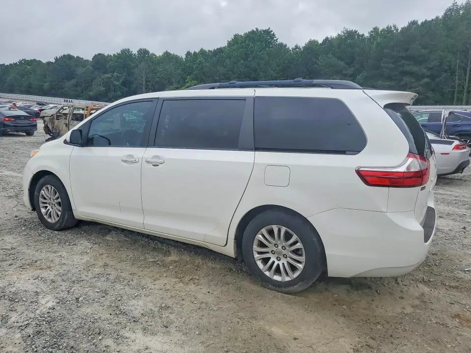2015 TOYOTA SIENNA XLE 8-PASSENGER  