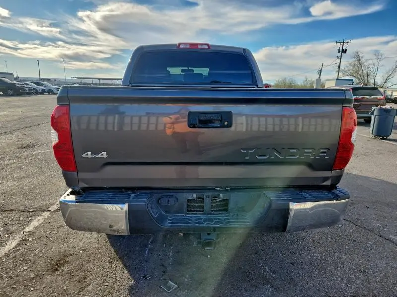 2017 TOYOTA TUNDRA CREWMAX SR5  