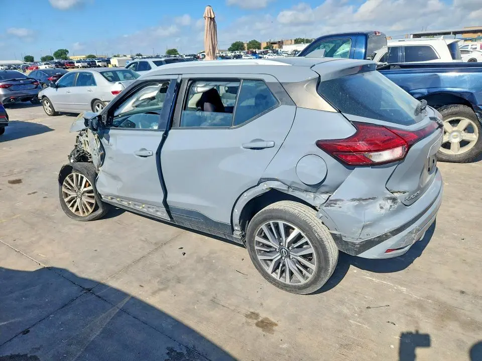 2022 NISSAN KICKS SV  