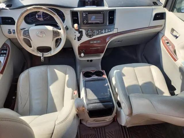 2013 TOYOTA SIENNA XLE  