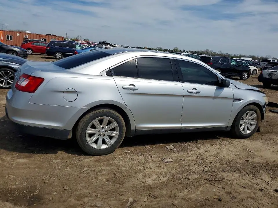 2010 FORD TAURUS SE  