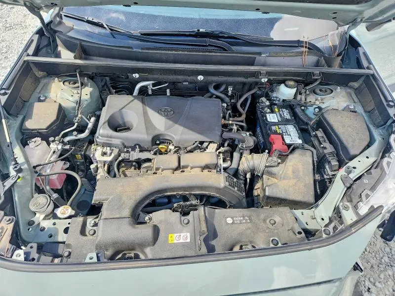 2021 TOYOTA RAV4 XLE  