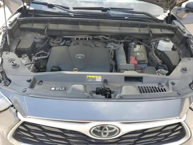 2021 TOYOTA HIGHLANDER XLE  