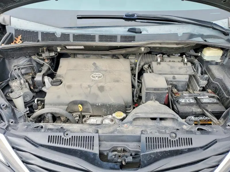 2014 TOYOTA SIENNA LE 8-PASSENGER  