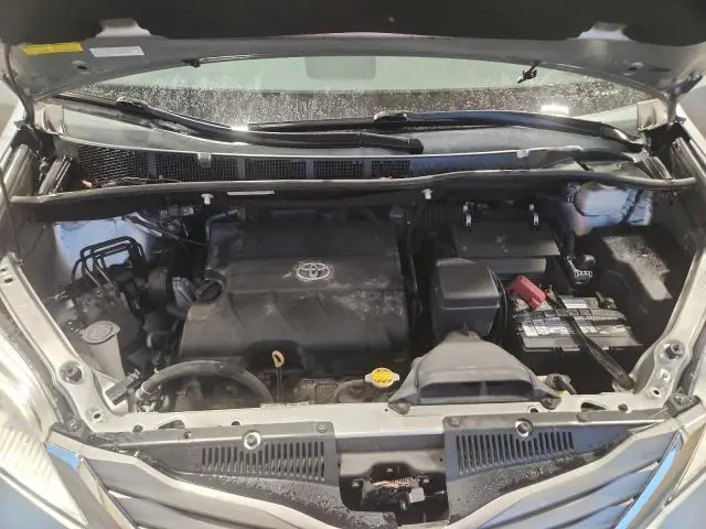 2014 TOYOTA SIENNA XLE  